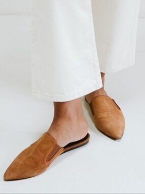 NWT Jenni Kayne Tan Suede Mules